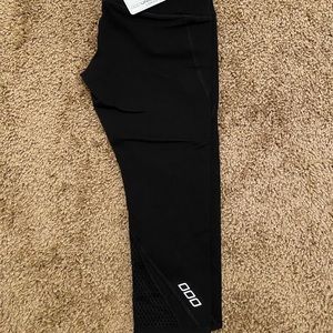NWT! Lorna Jane 3/4 tight